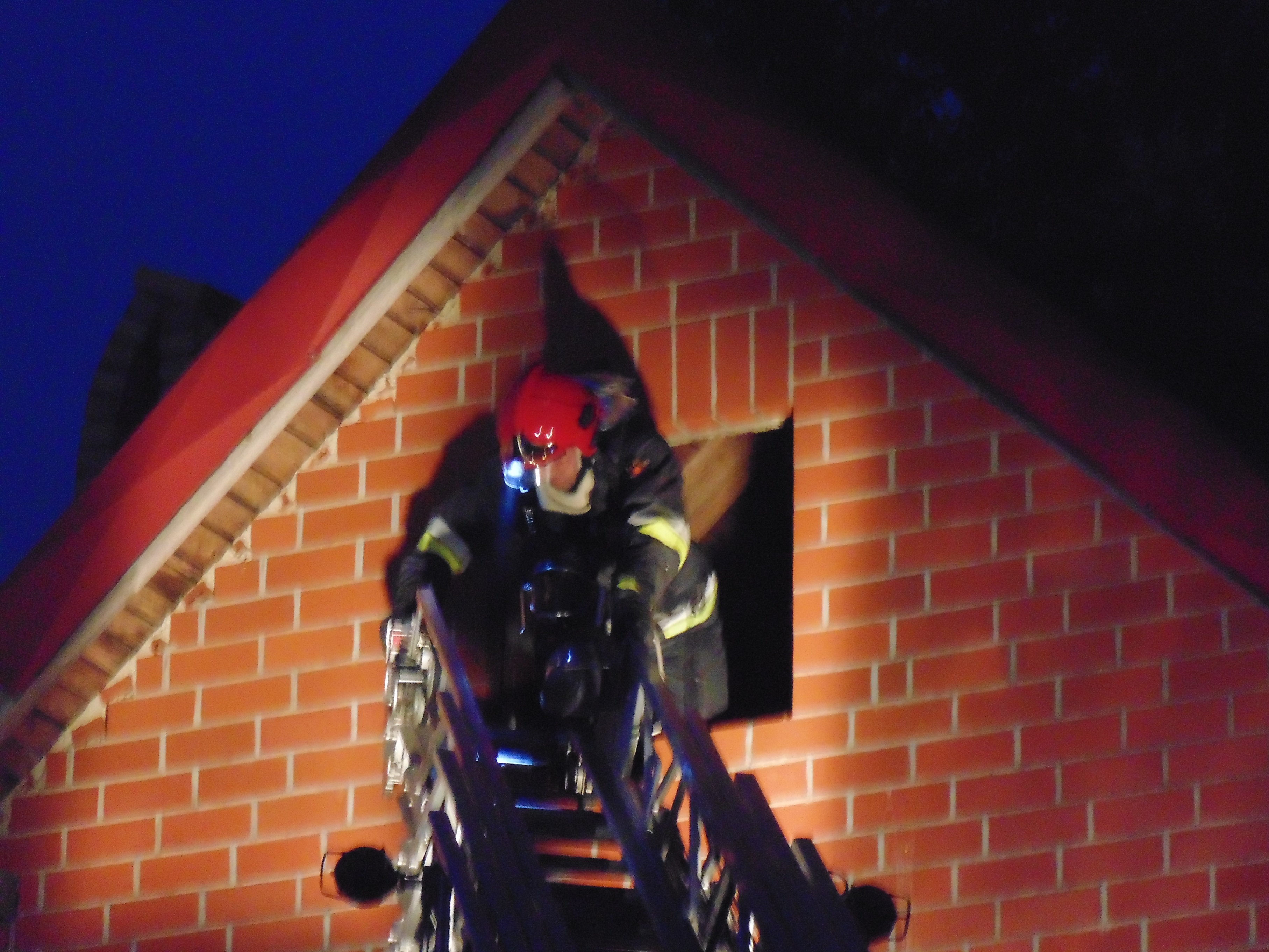 MĘCINKA. Spłonął dom