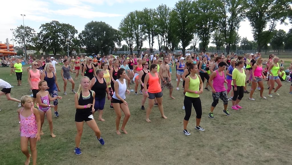 GŁOGÓW. Charytatywna Zumba przy basenie