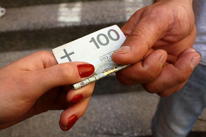 LEGNICA. Kradła dla ukochanego, teraz ma kłopoty