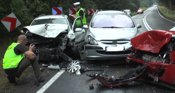 LUBIN. Zderzenie trzech aut na DK 36 – utrudnienia (VIDEO)