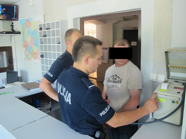 JAWOR. Kompletnie pijany jechał ulicami miasta /FOTO, WIDEO/