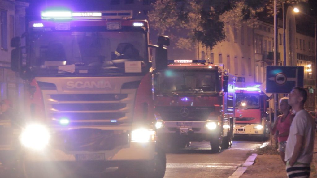LEGNICA. Spłonęło mieszkanie w centrum miasta (WIDEO)