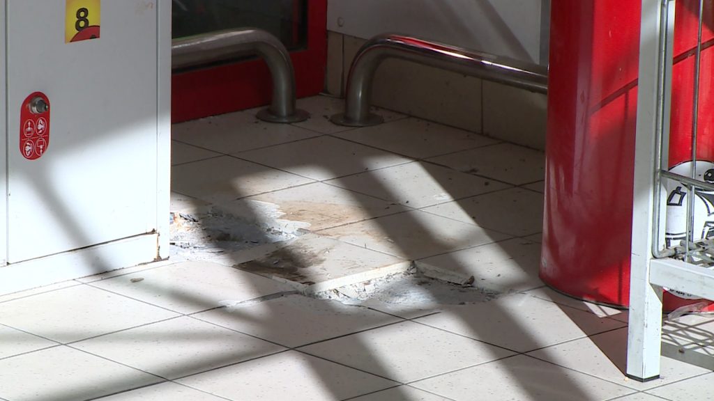 LEGNICA. Tego jeszcze nie było, ukradli bankomat (WIDEO)