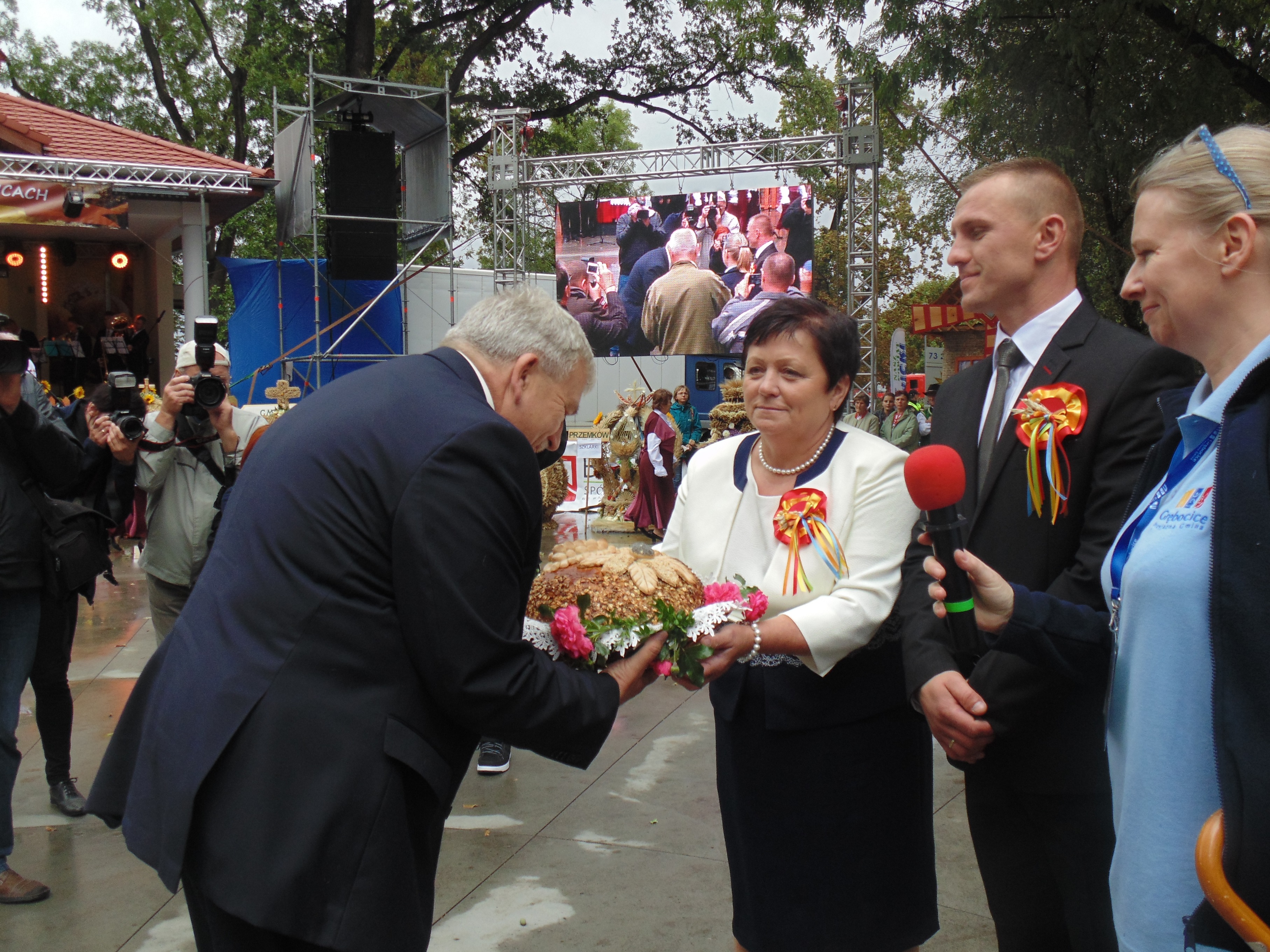 GRĘBOCICE. Mokre, ale radosne dożynki powiatowe (FOTO)