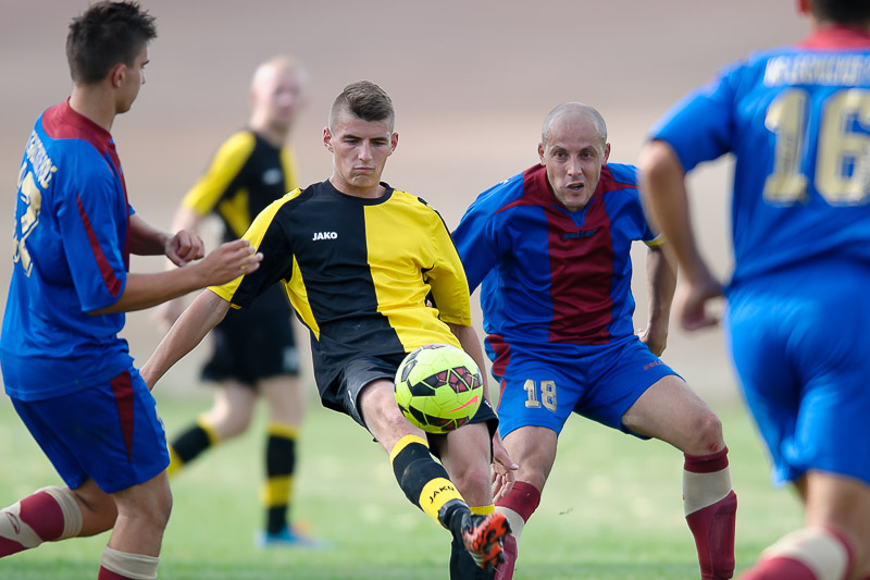 REGION. Dąb i Odra wciąż równo, wygrana Legnickiego Pola