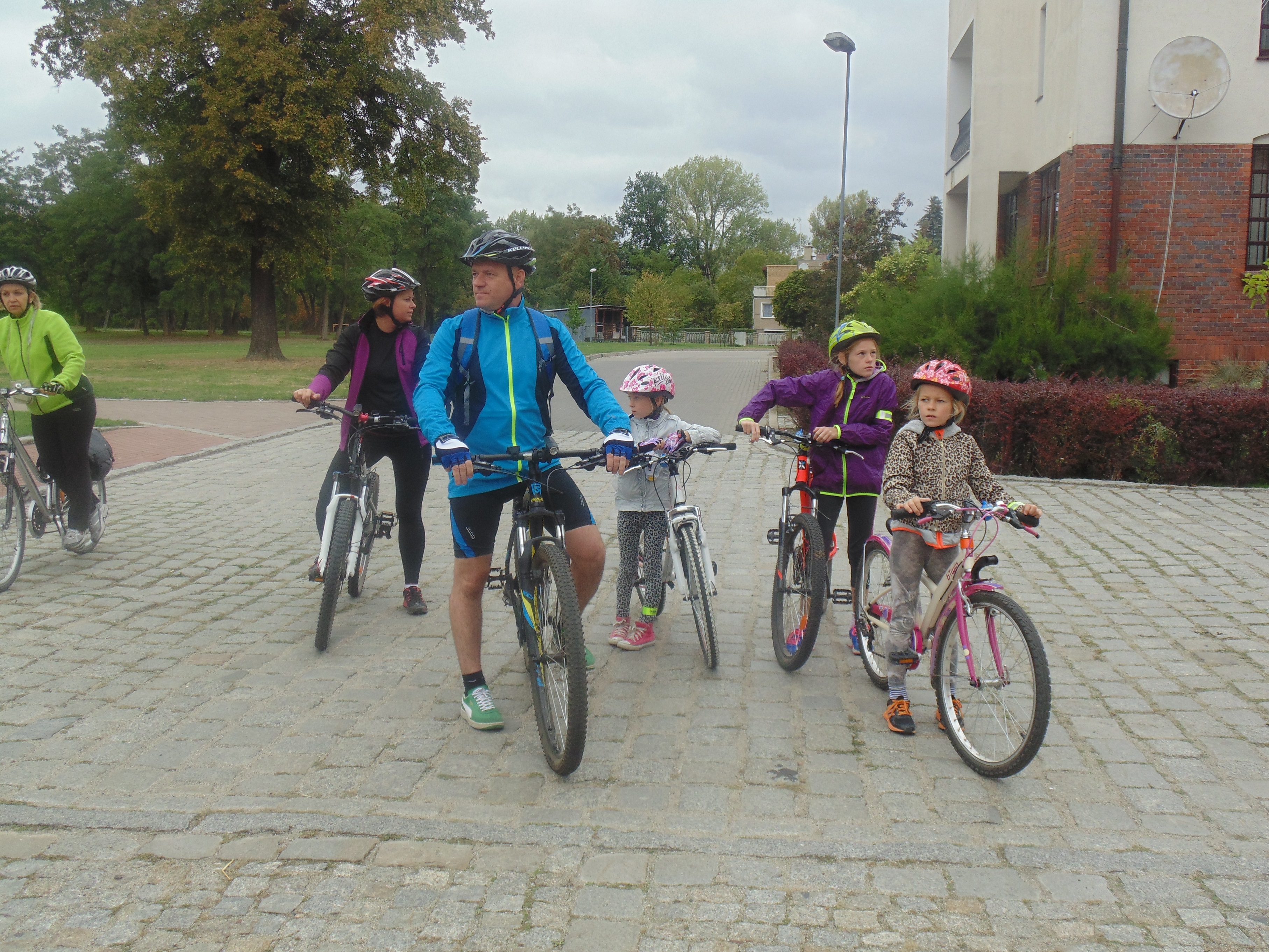 GŁOGÓW. Rodzinnie, na rowerach, z rocznicą ślubu w tle (FOTO)