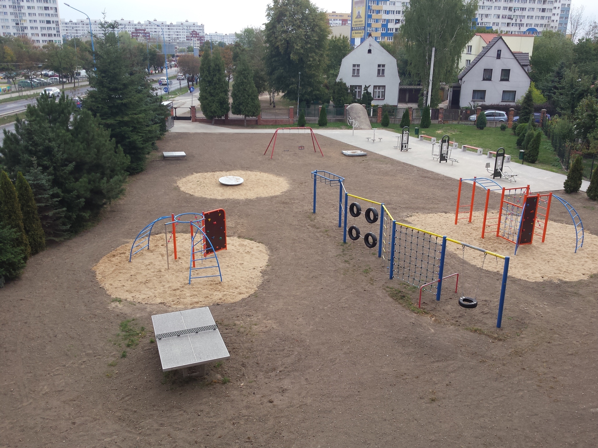 LEGNICA. Mają siłownię, plac zabaw i boiska