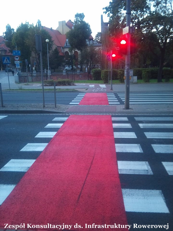 JAWOR. Piesi łamią przepisy