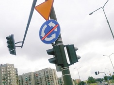 LEGNICA. Chaos komunikacyjny na rondzie