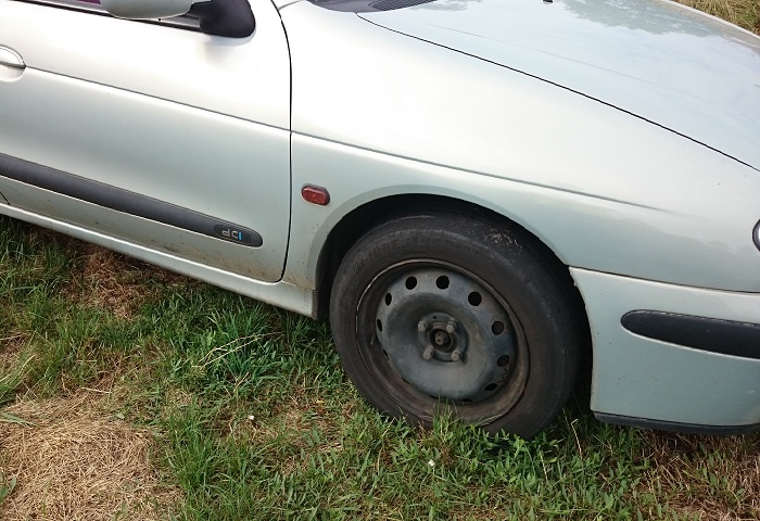 BRUNÓW. Czołówka dwóch osobówek