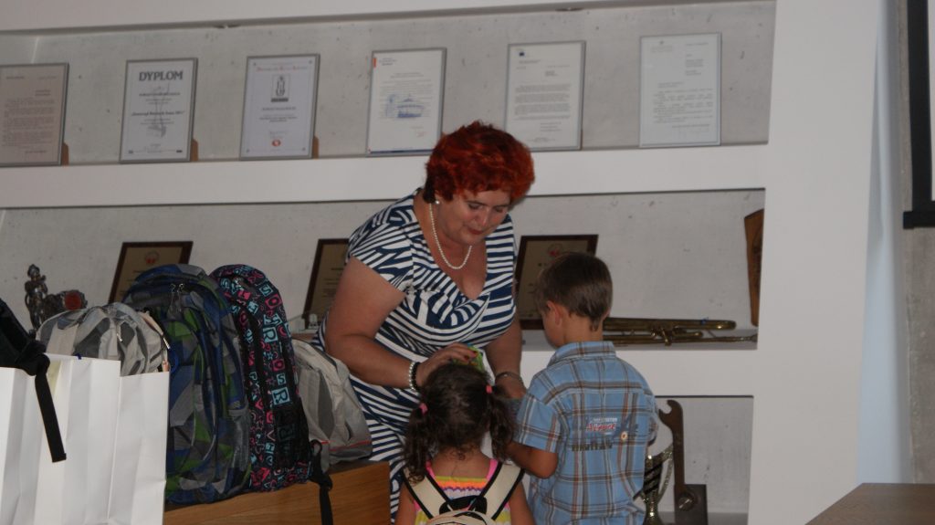 POLKOWICE. Radni powiatowi kupili wyprawki szkolne