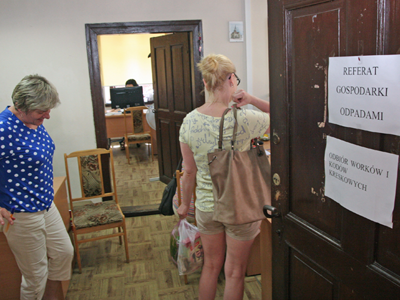 POWIAT POLKOWICKI. Są wreszcie kary za porzucone śmieci