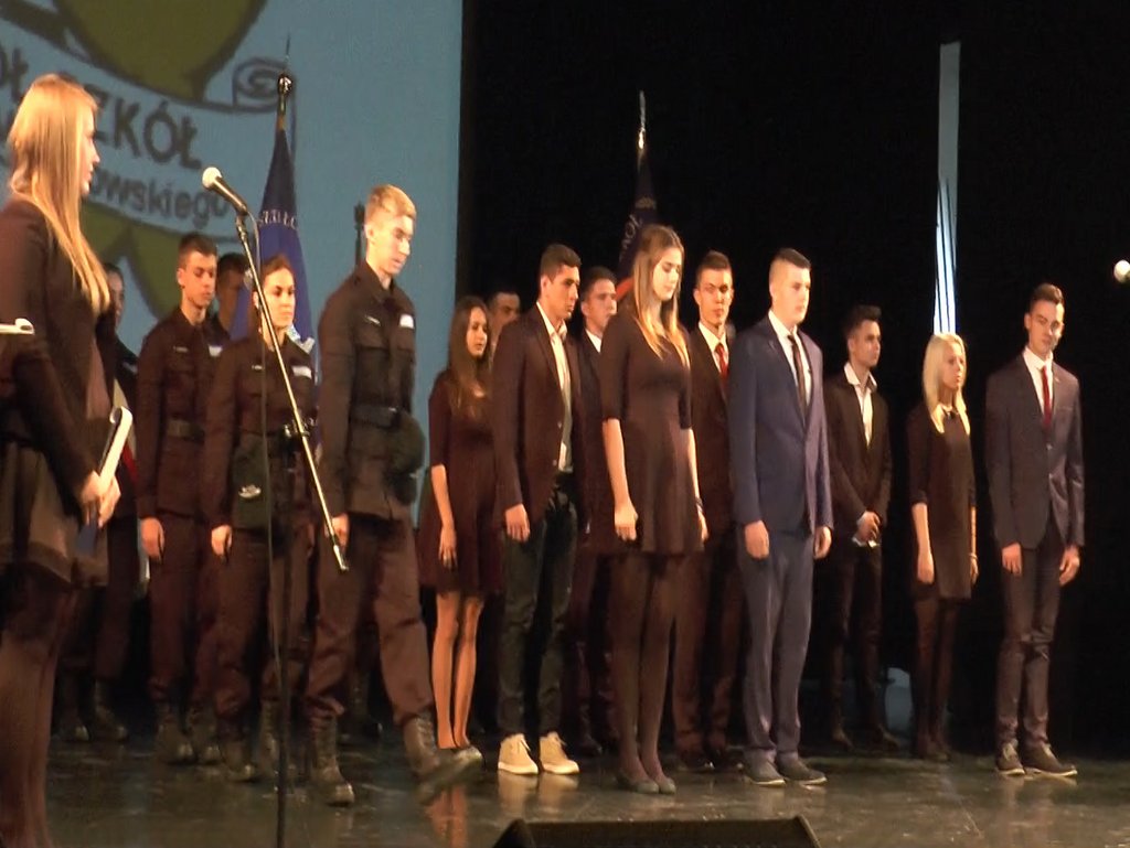 GŁOGÓW. Pierwszoklasiści złożyli ślubowanie