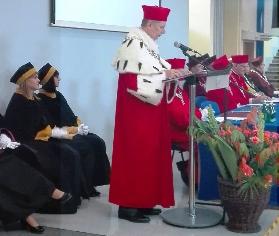 LEGNICA. Studenci rozpoczęli rok akademicki (FOTO, WIDEO)
