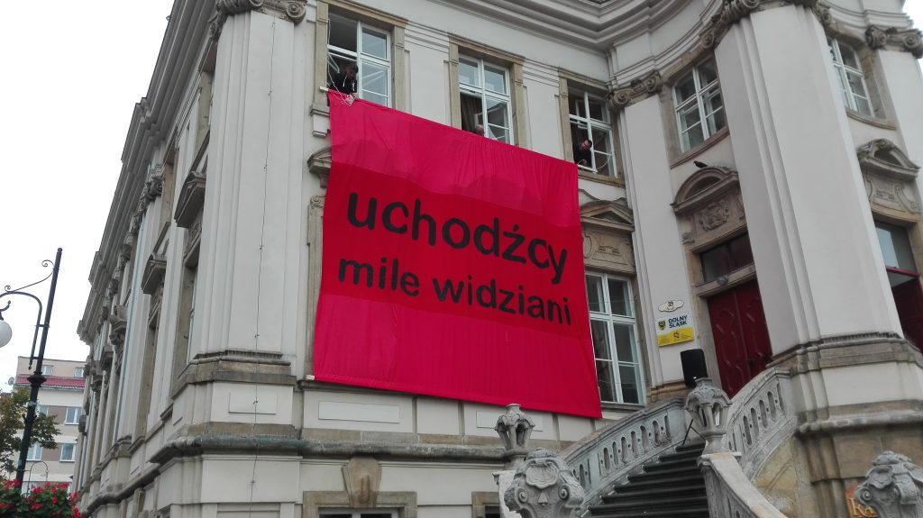 LEGNICA. Jacek Głomb wspiera uchodźców (WIDEO)