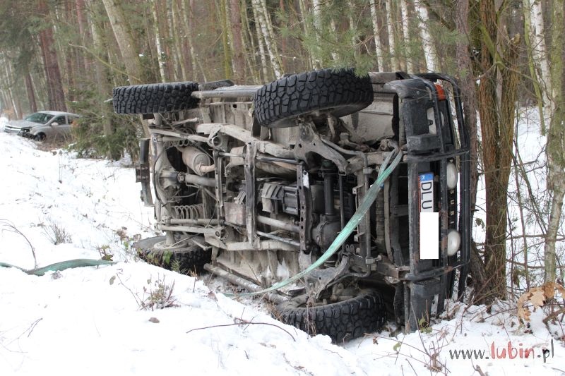 MĘCINKA. Trzy osoby w szpitalu po wypadku w Małuszowie