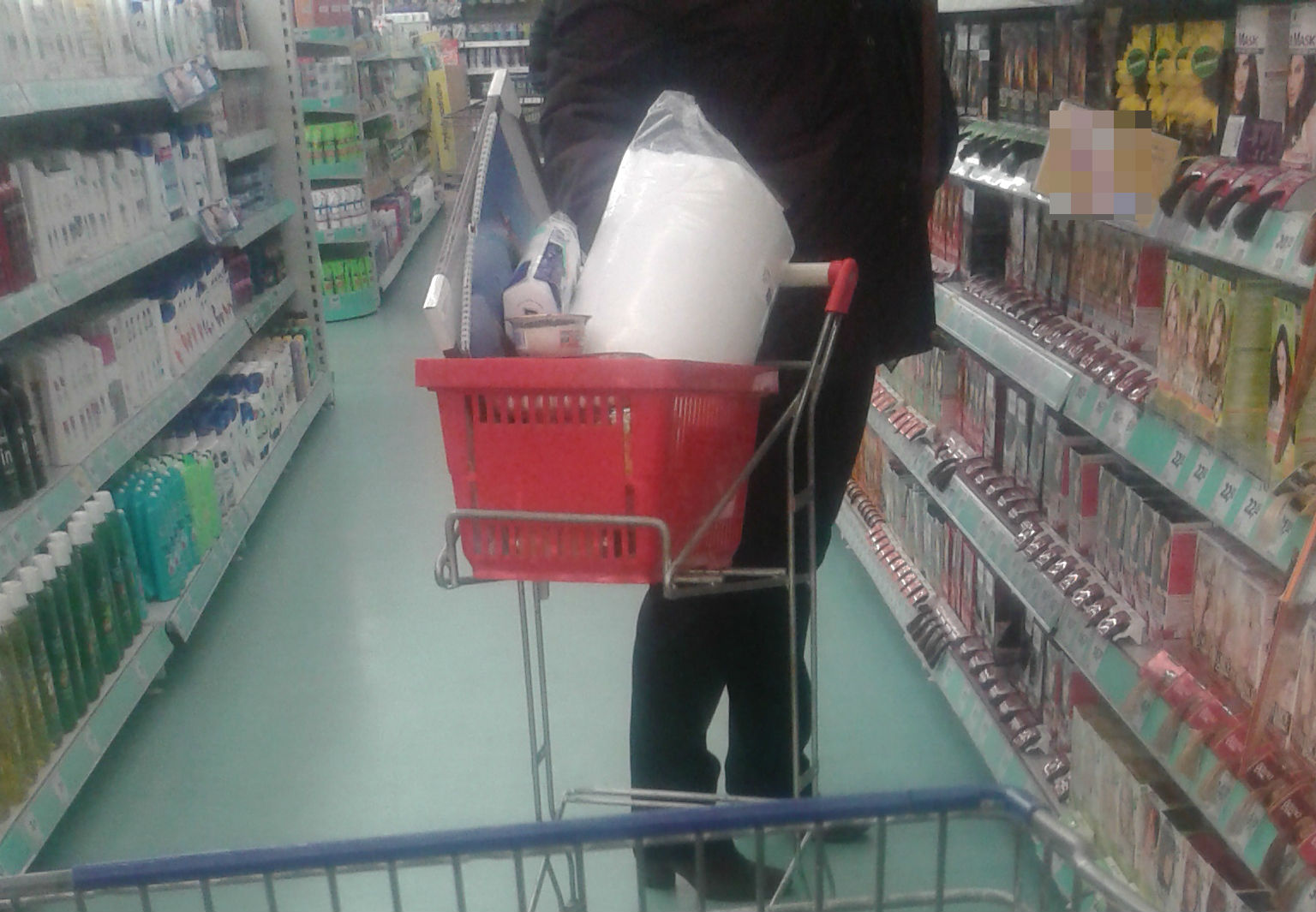 LEGNICA. Złodziejka uciekła, wspólnik trafił do izby wytrzeźwień (WIDEO)