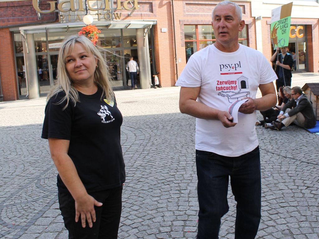 LEGNICA. Mikołajkowa akcja Championa dla czworonogów