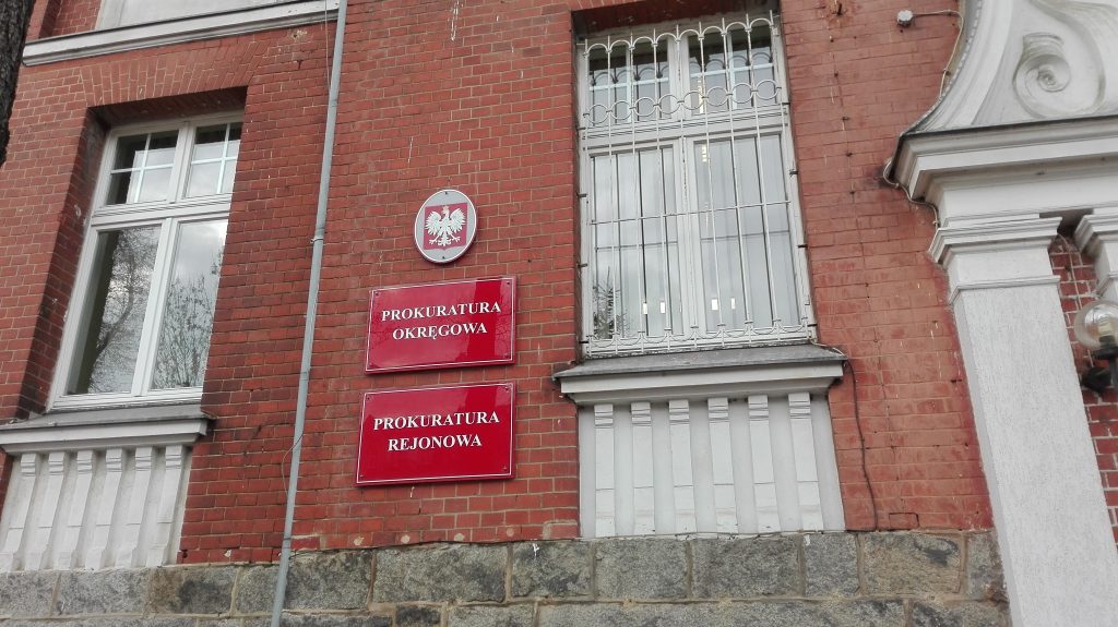 LEGNICA. Pijany wsiadł za kierownicę i potrącił mężczyznę (WIDEO)