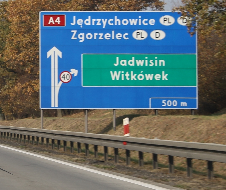 ZŁOTORYJA. Dachowanie na A4