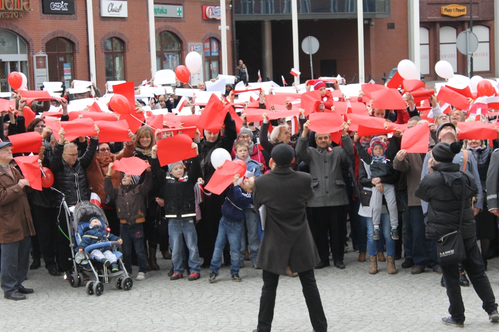 LEGNICA. Żywa flaga (FOTO, WIDEO)