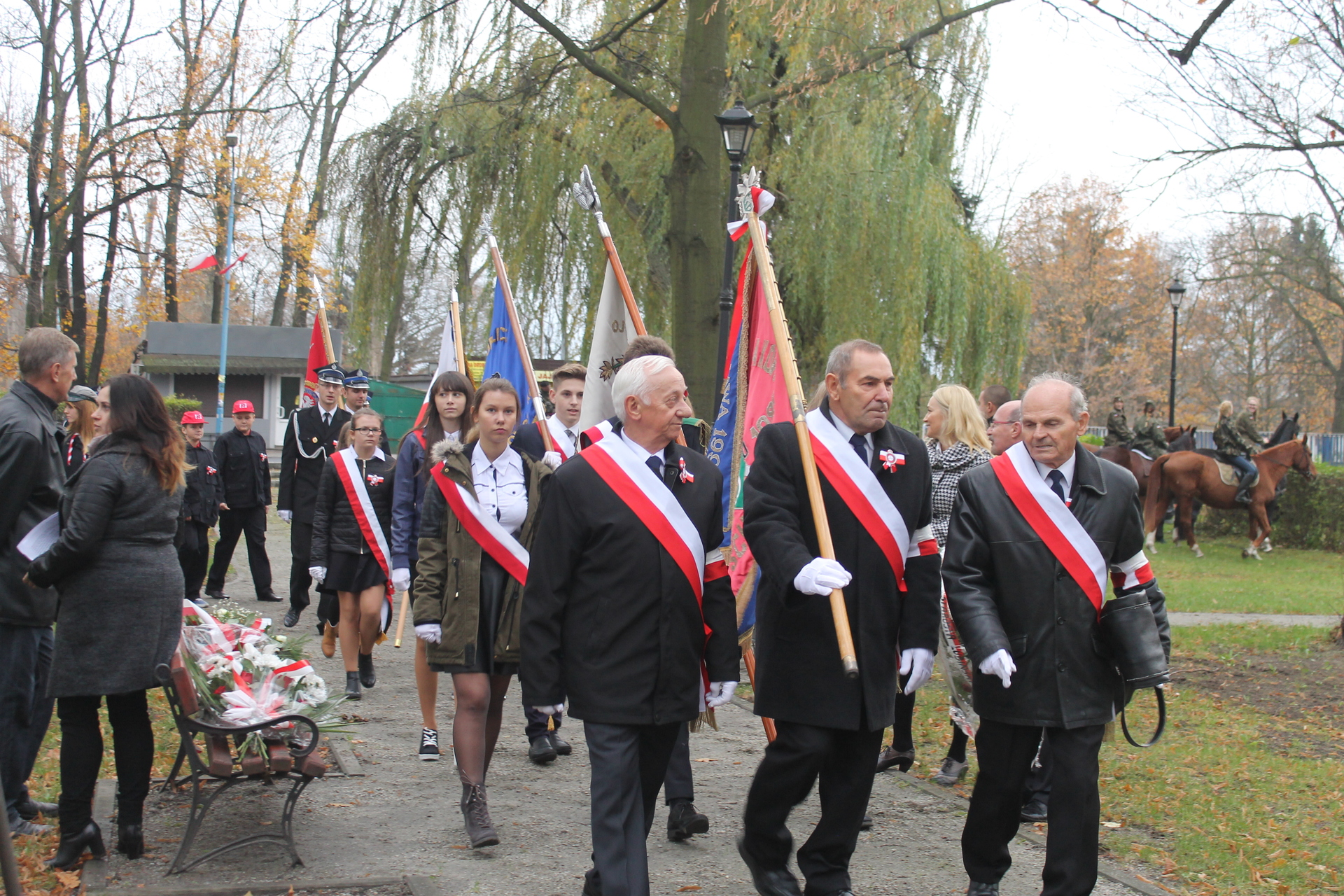 ŚCINAWA. Korowód przeszedł ulicami miasta (FOTO, WIDEO)
