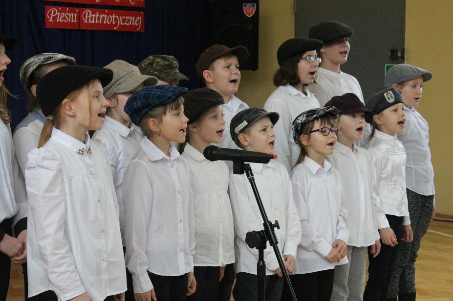 POLKOWICE. Śpiewali i rapowali o ojczyźnie (FOTO, WIDEO)