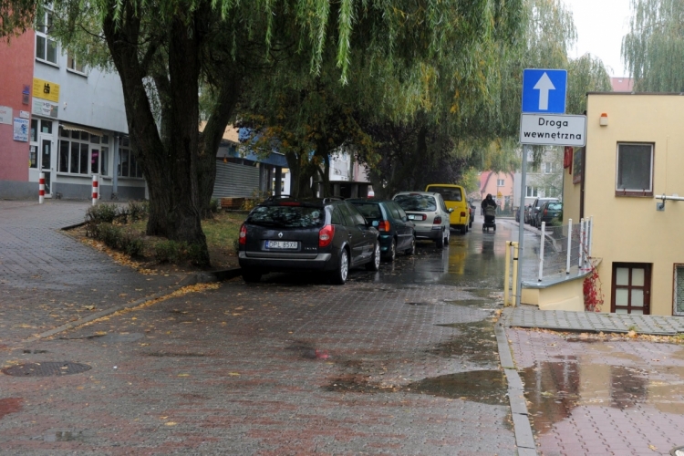 POLKOWICE. Zamkną ulicę, by wyciąć drzewa