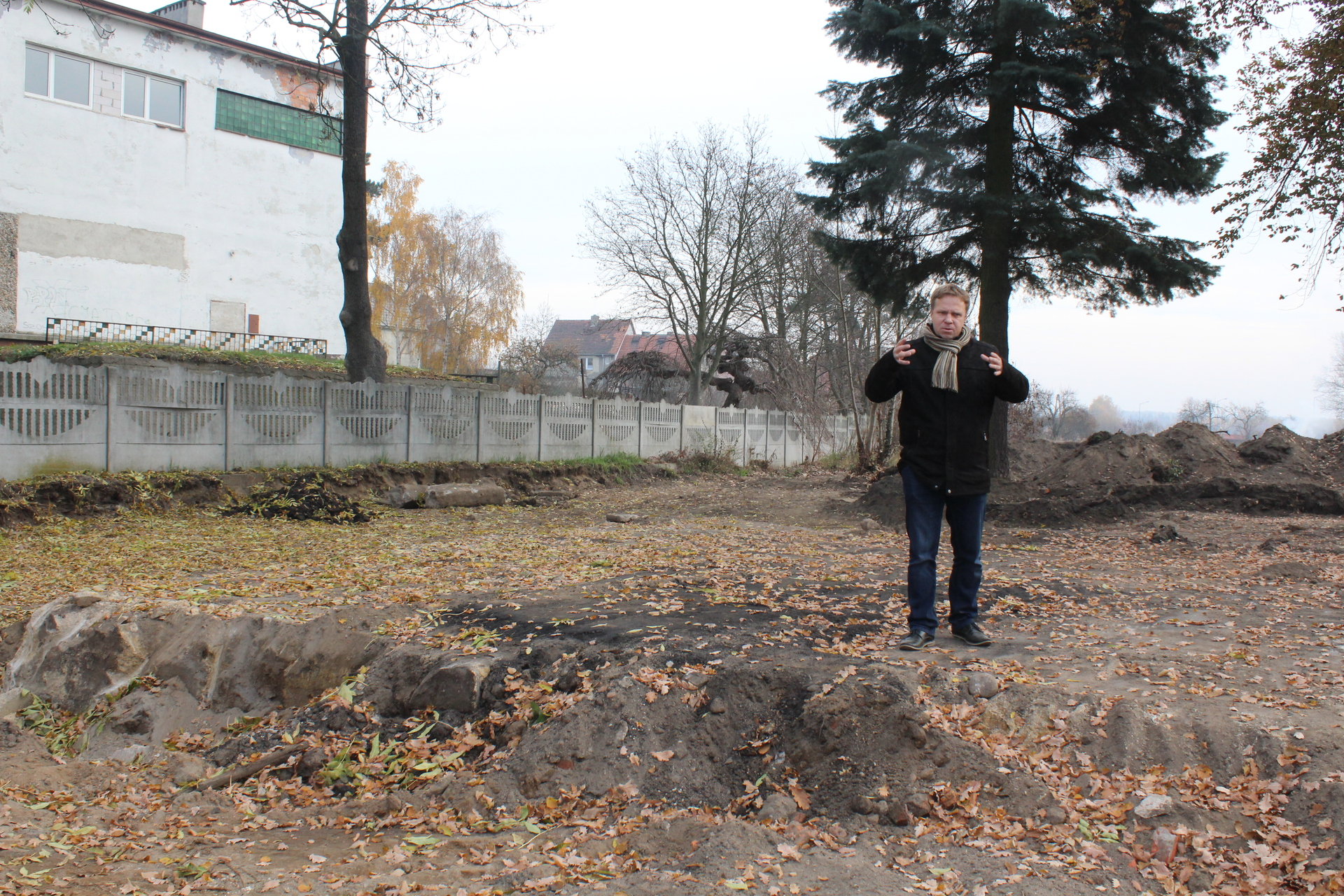 PRZEMKÓW. Tajemnicze odkrycie na targowisku (WIDEO)