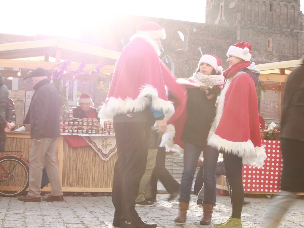 GŁOGÓW. Rynek pełen Mikołajów (FOTO)