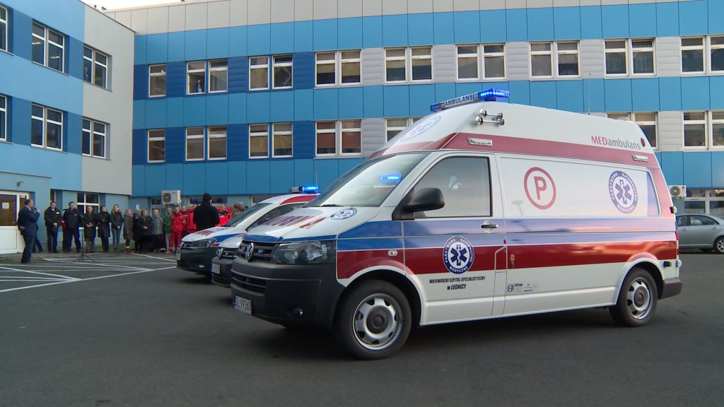 LEGNICA. Trzy nowe karetki trafiły do szpitala (FOTO, WIDEO)