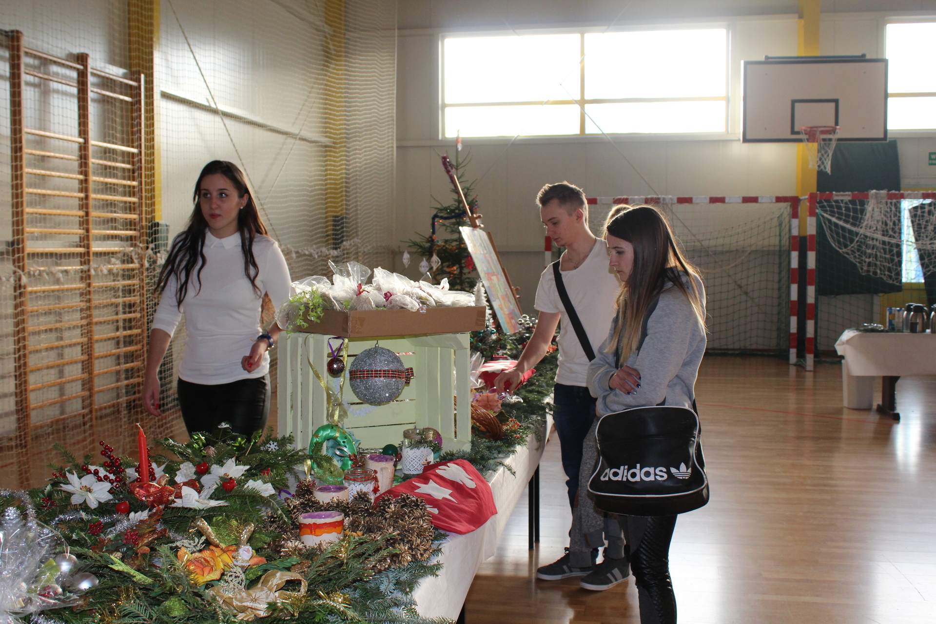 CHOCIANÓW. Kiermasz świątecznej pomocy (FOTO, WIDEO)