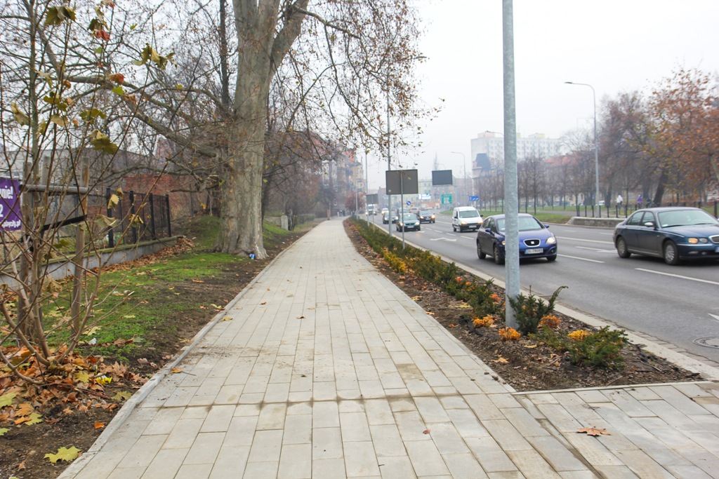 LEGNICA. Coraz więcej nowych chodników