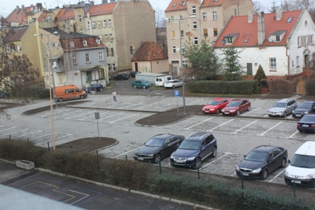 LEGNICA. Powstał parking na 60 aut