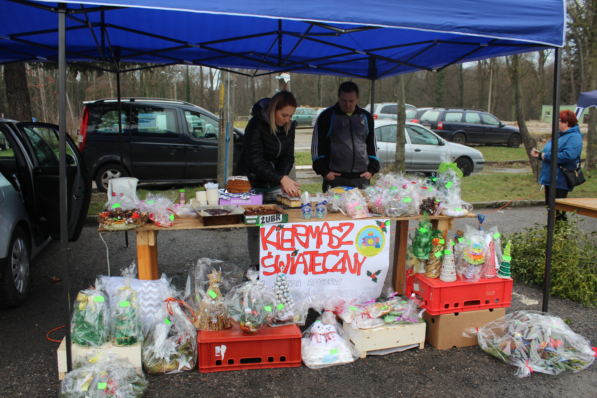 PRZEMKÓW. Ozdoby i ciasta na świątecznym kiermaszu (FOTO)