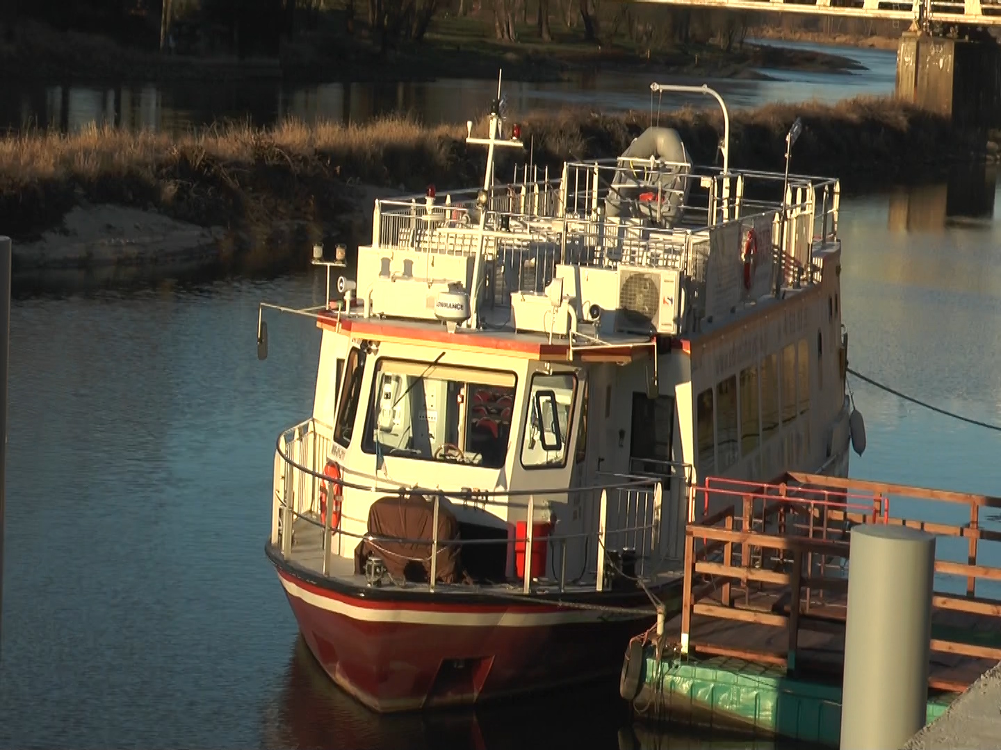 GŁOGÓW. Zwiedzanie statku zamiast rejsów (WIDEO)