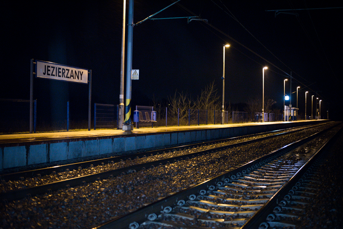 JEZIERZANY. Śmierć pod pociągiem