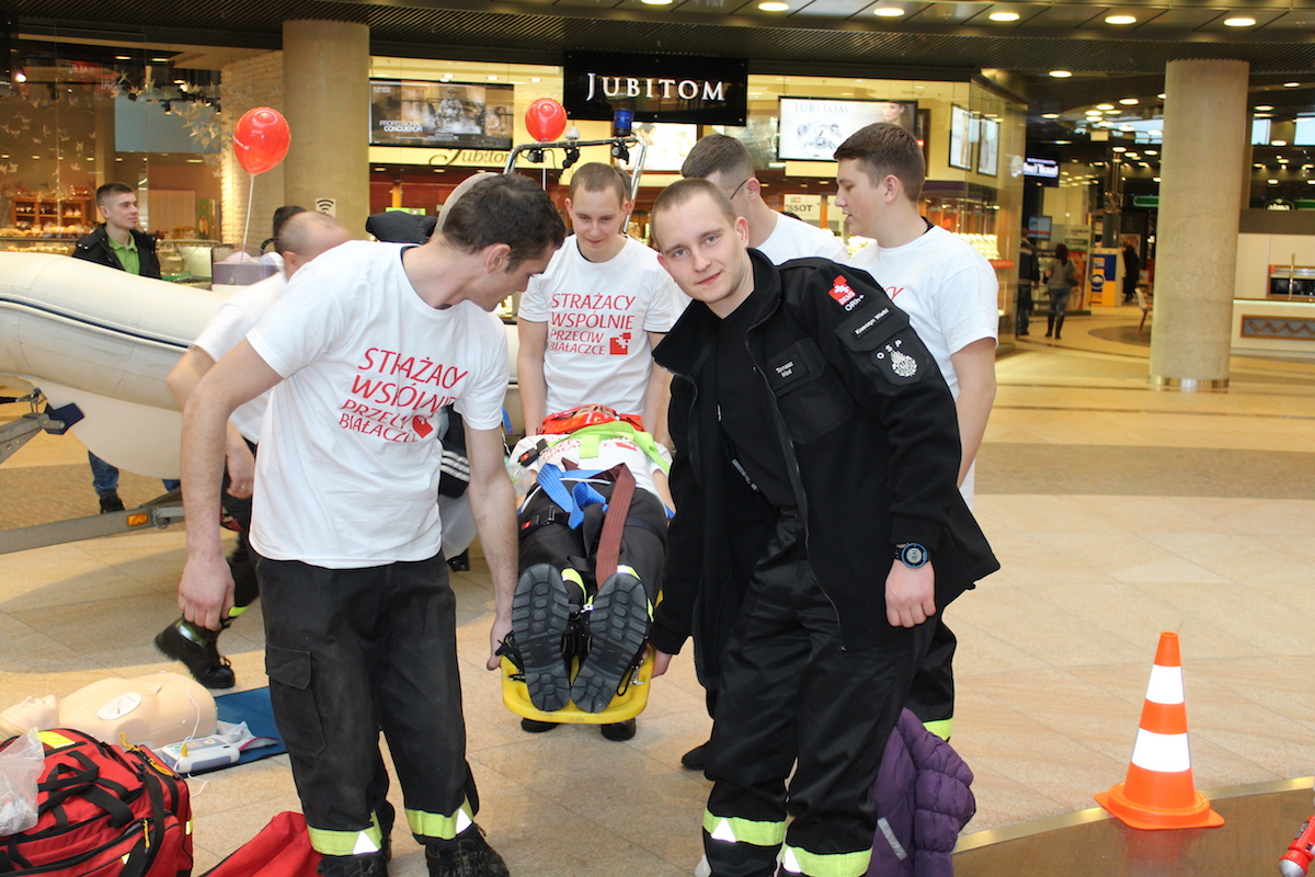 LUBIN. Strażacy walczą o życie dziecka