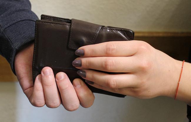 GŁOGÓW. Ukradła portfel, bo… jej się spodobał (WIDEO)