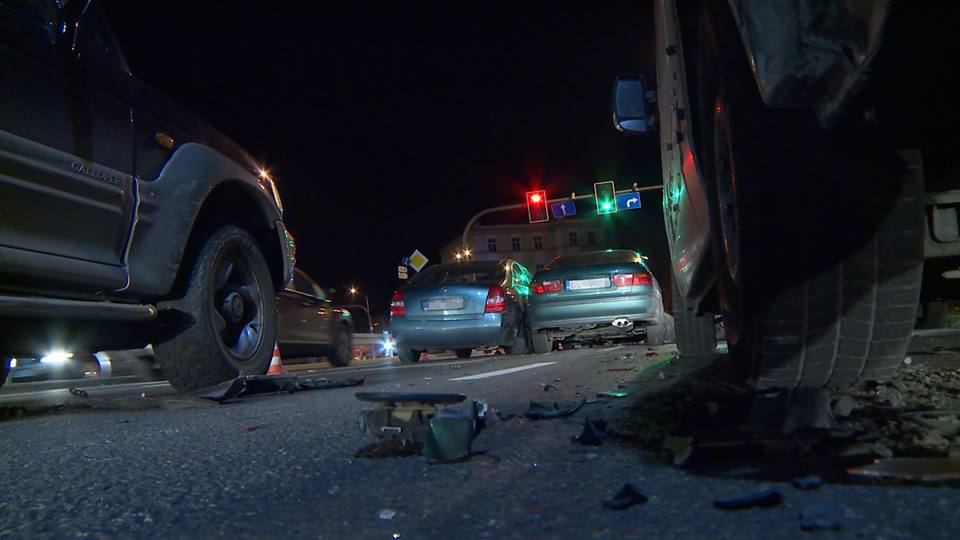 LEGNICA. Wypadek na ul. Witelona, trzy osoby w szpitalu (FOTO, WIDEO)