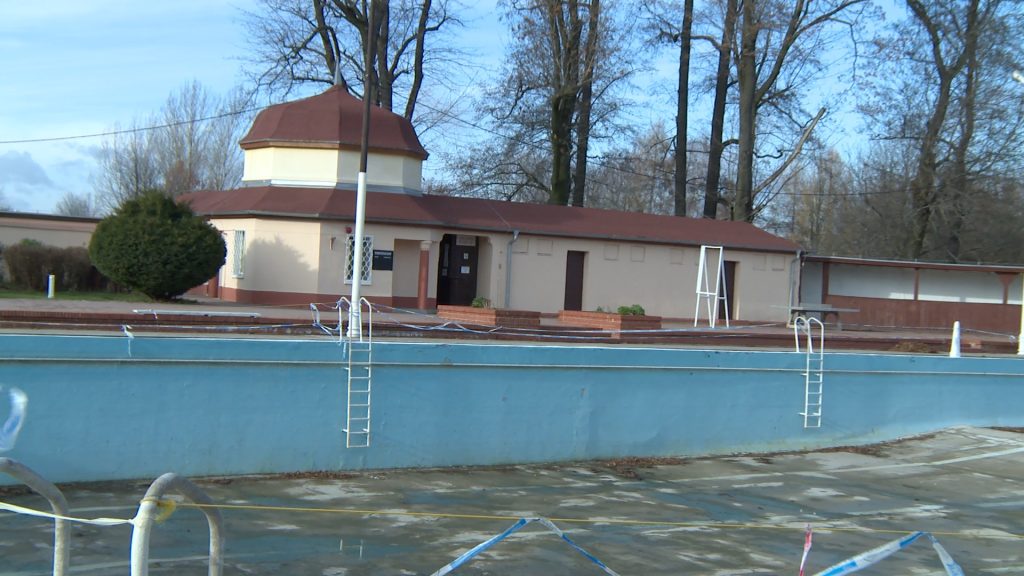 LEGNICA/KRAJ. Zimny prysznic dla miejskich basenów (WIDEO)