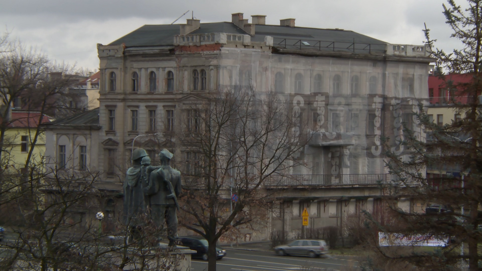 LEGNICA.  Dresdner Bank wreszcie do remontu (WIDEO)