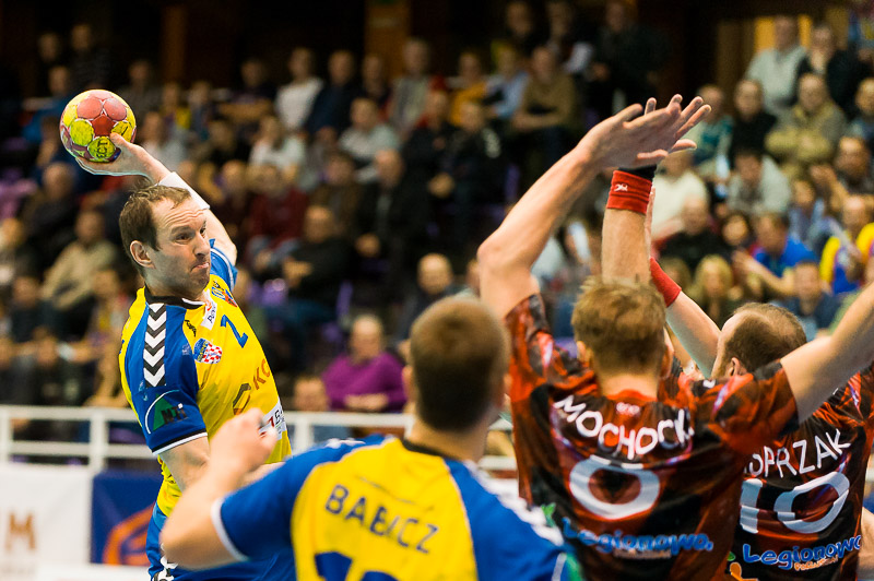 GŁOGÓW. Jednostronne derby