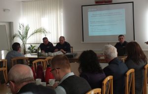 debata policja