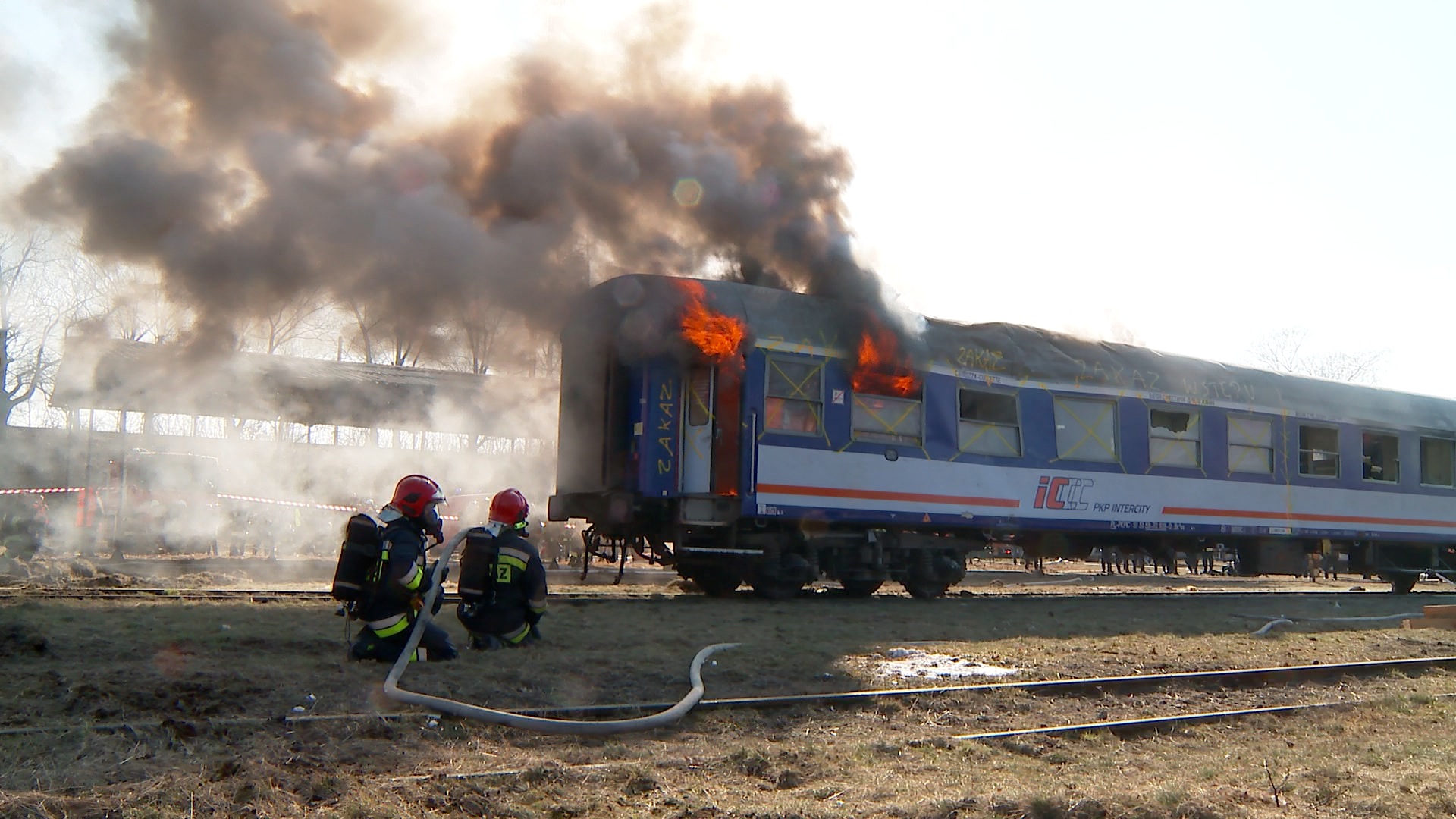 LEGNICA. Strażacy ćwiczyli na torach (FOTO, WIDEO)