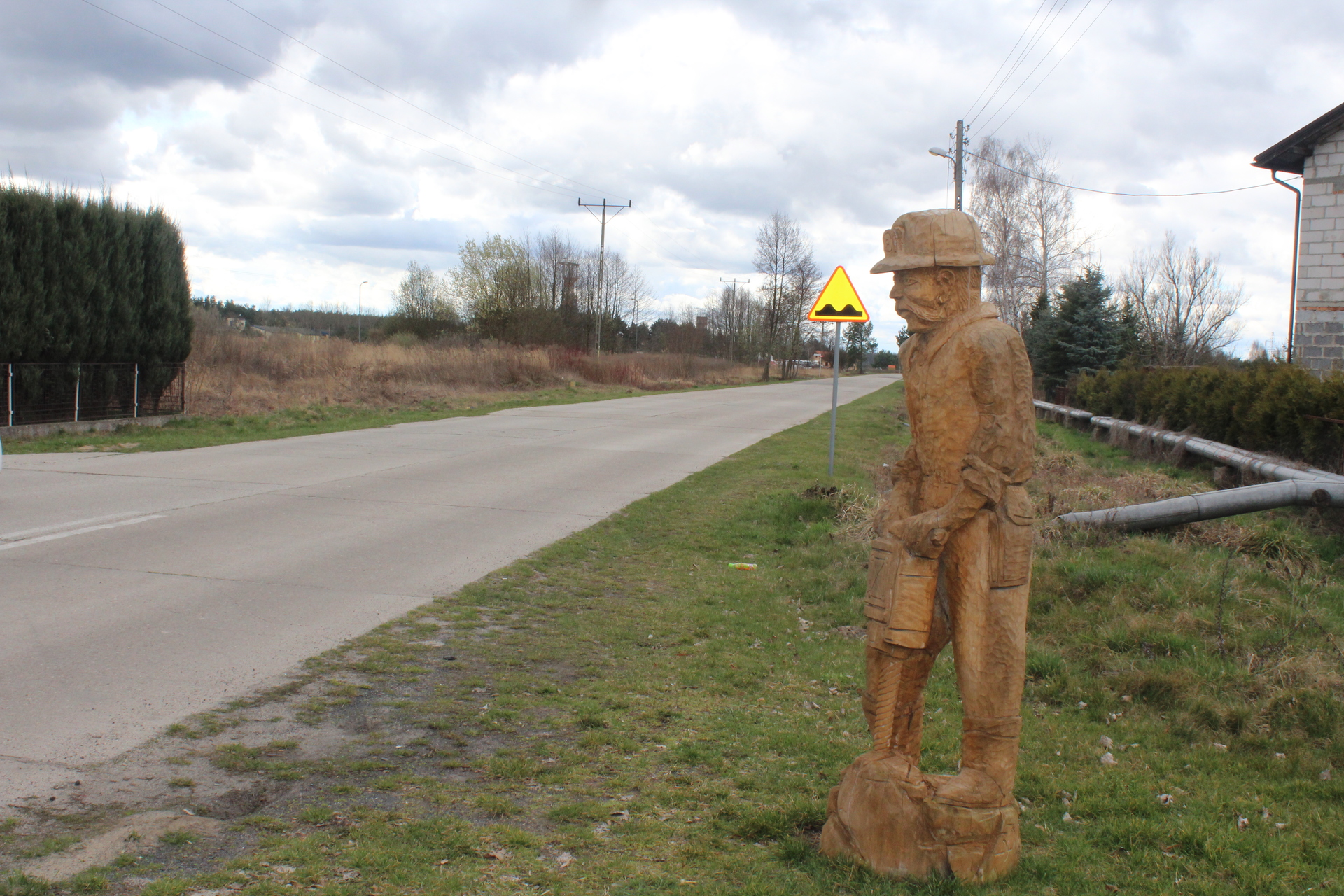 POLKOWICE. Rzeźby artystów zdobią gminę (FOTO, WIDEO)