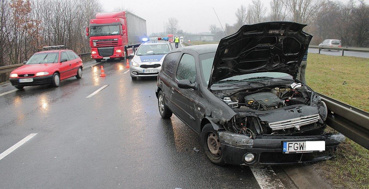 LUBIN. Wjechała w barierkę (WIDEO, FOTO)