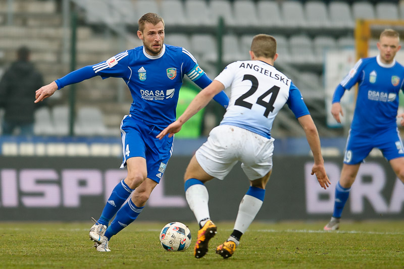 LEGNICA. O punkty na boisku lidera