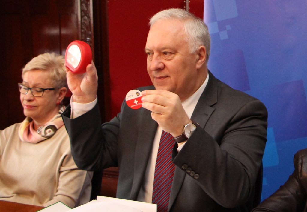 LEGNICA. Czerwony pakunek dla samotnych (WIDEO)