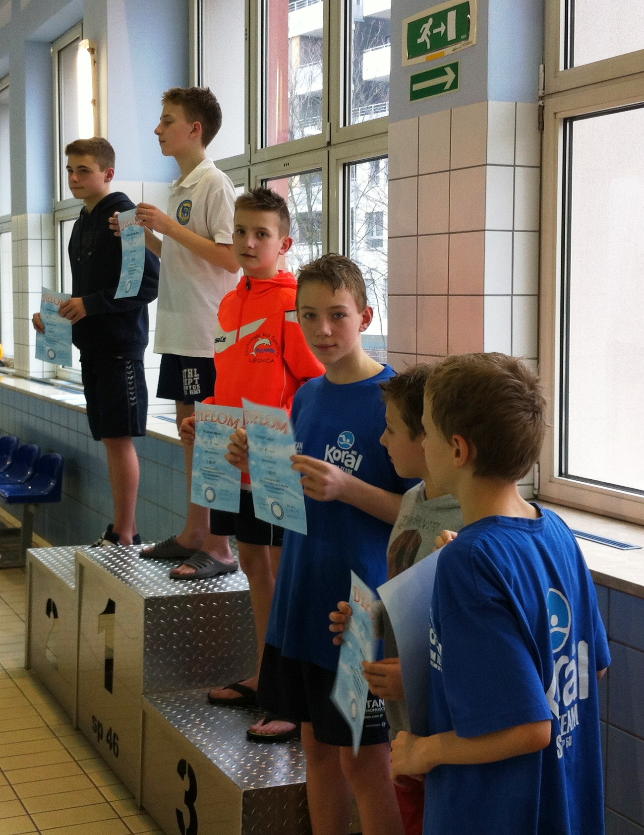 LEGNICA. Dobry start pływaków z SP 7